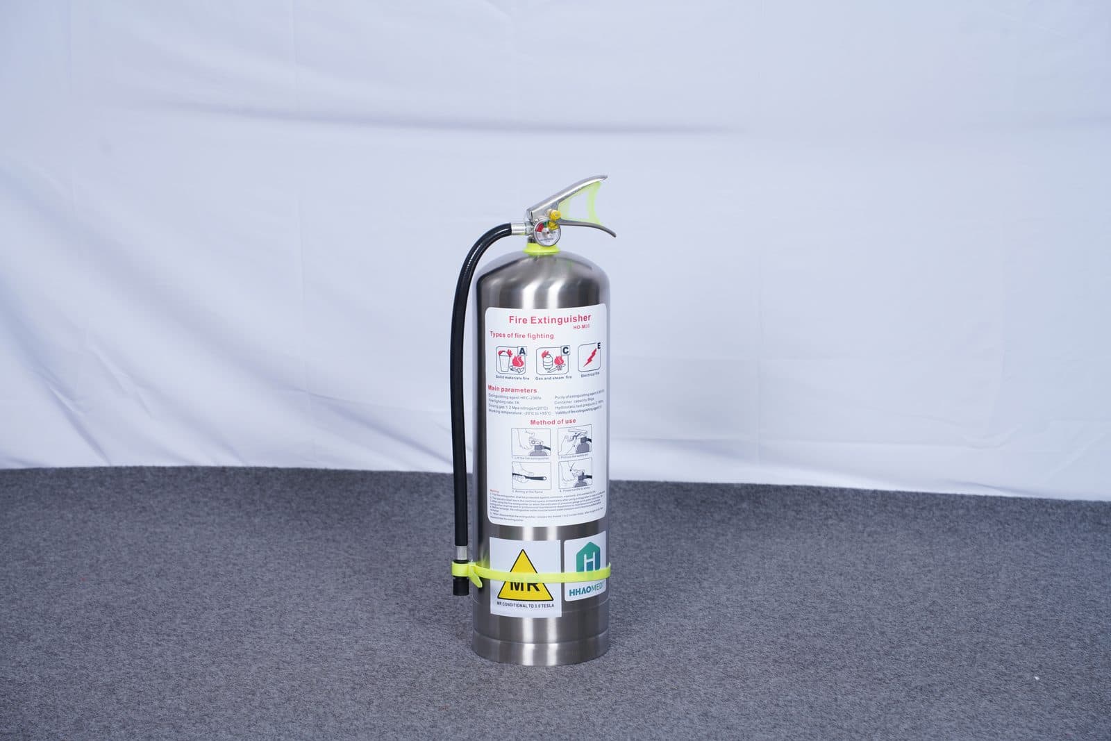 MRI oxygen set, stool, stethoscope and safety accessories
