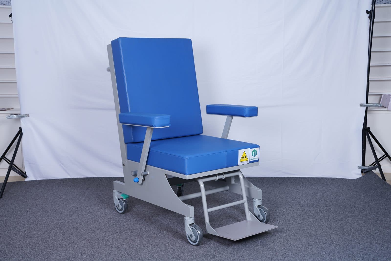HO-W103 aluminium MRI transfer chair with IV pole